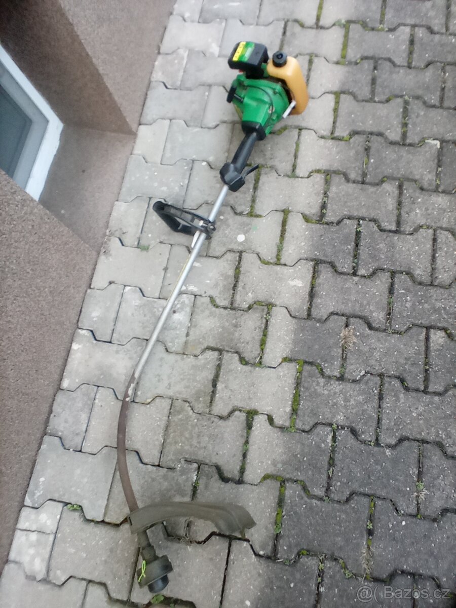 Strunová benzinová sekačka - motorová kosa,