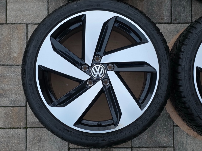 zimní originál VW Golf GTI Milton Keynes 18" 5x112 s pneu