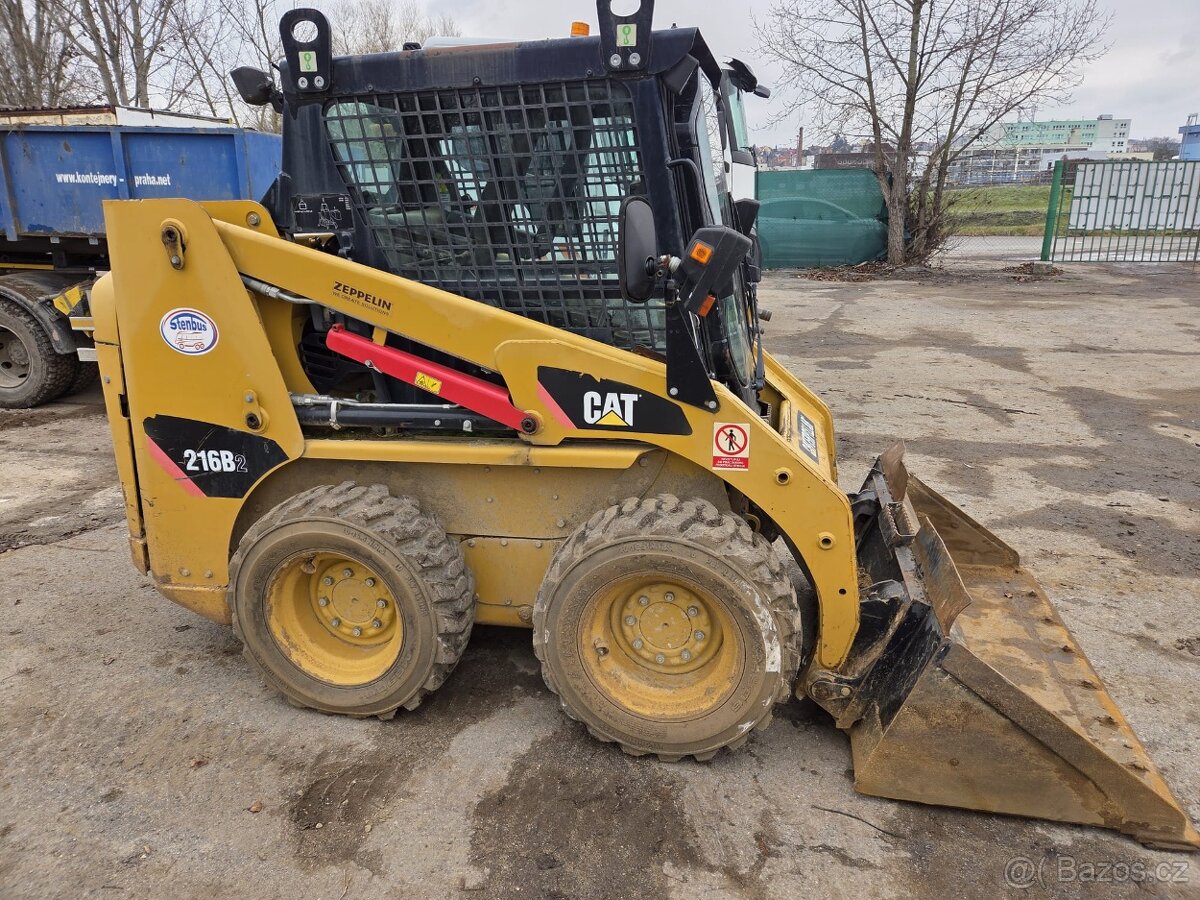 Kompaktní nakladač Caterpillar 216 B