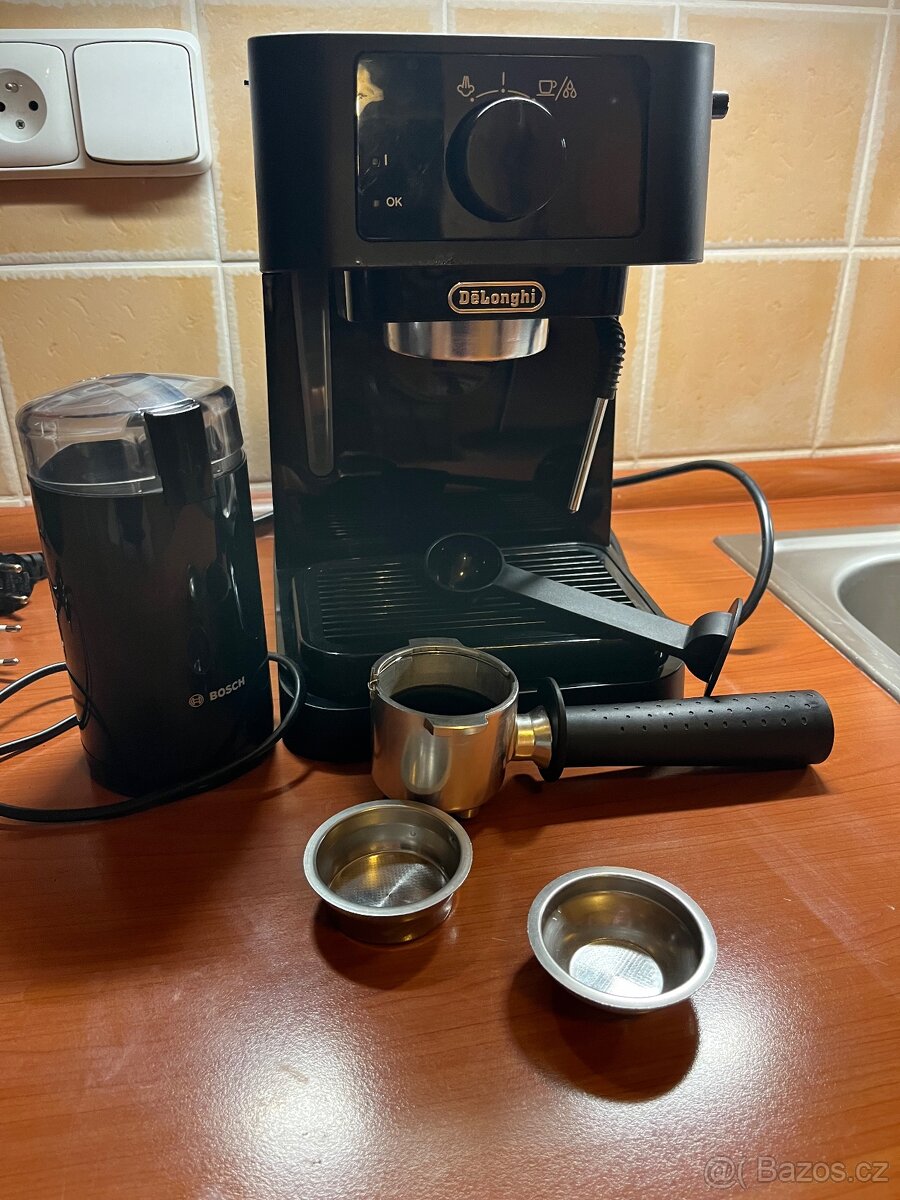 Pákový kávovar De’Longhi EC 230.BK + mlýnek na kávu