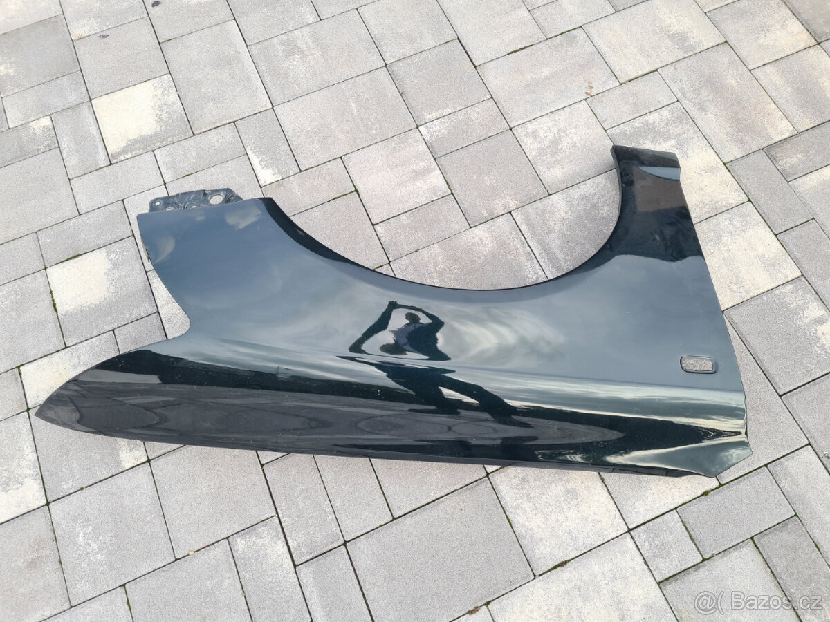 Pravý přední blatník Audi A6 C6 4F - 4F0821104A