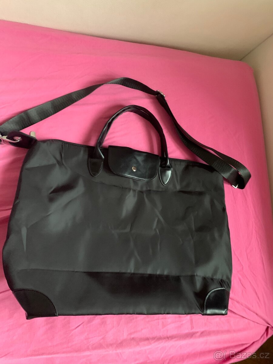 Krásná černá taska/kabelka Nova