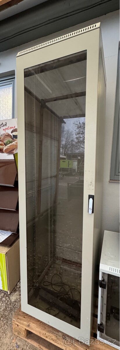 19" , stojanový prosklený RACK 45U