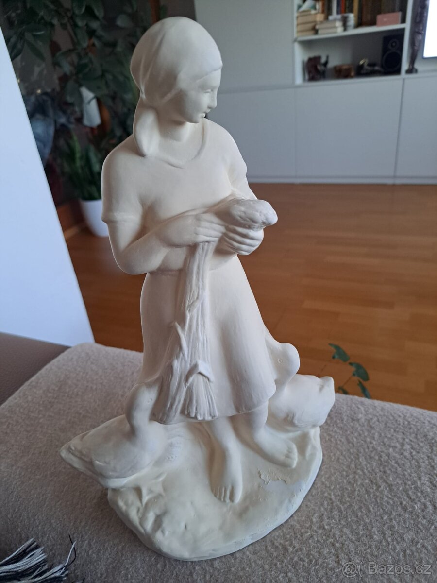 socha dívky s husami