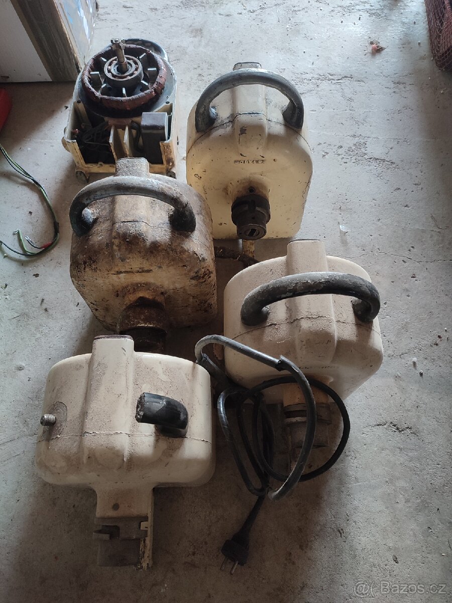 Robot UKS, elektromotor s převodovkou 220 V