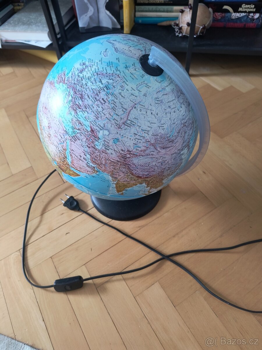 Svítící stolní glóbus / lampička