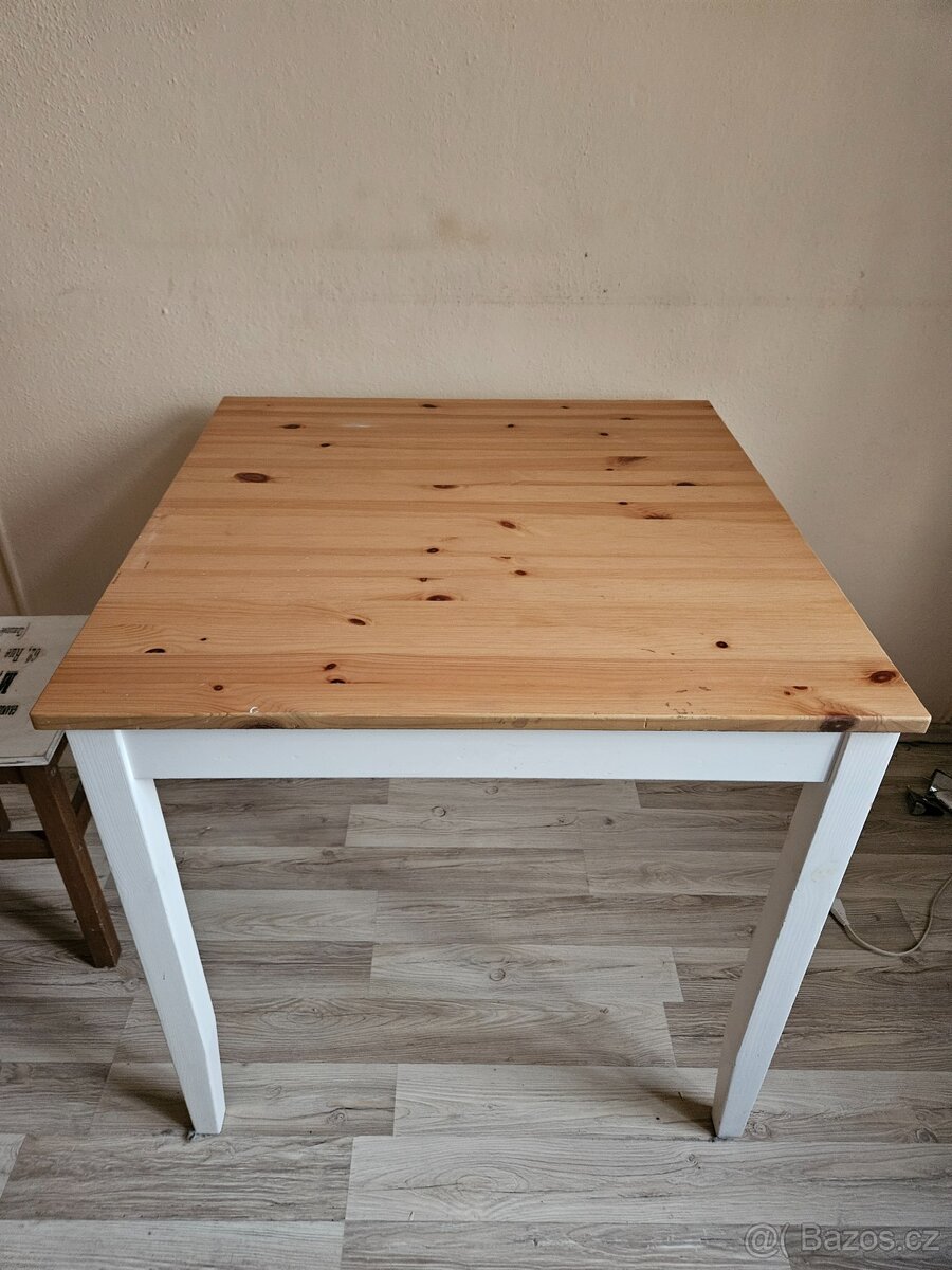 Stůl 74x74cm