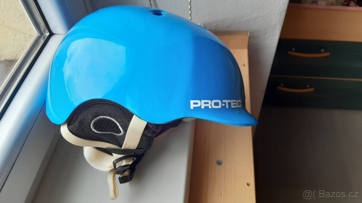 Juniorská lyžařská helma PRO-TEC