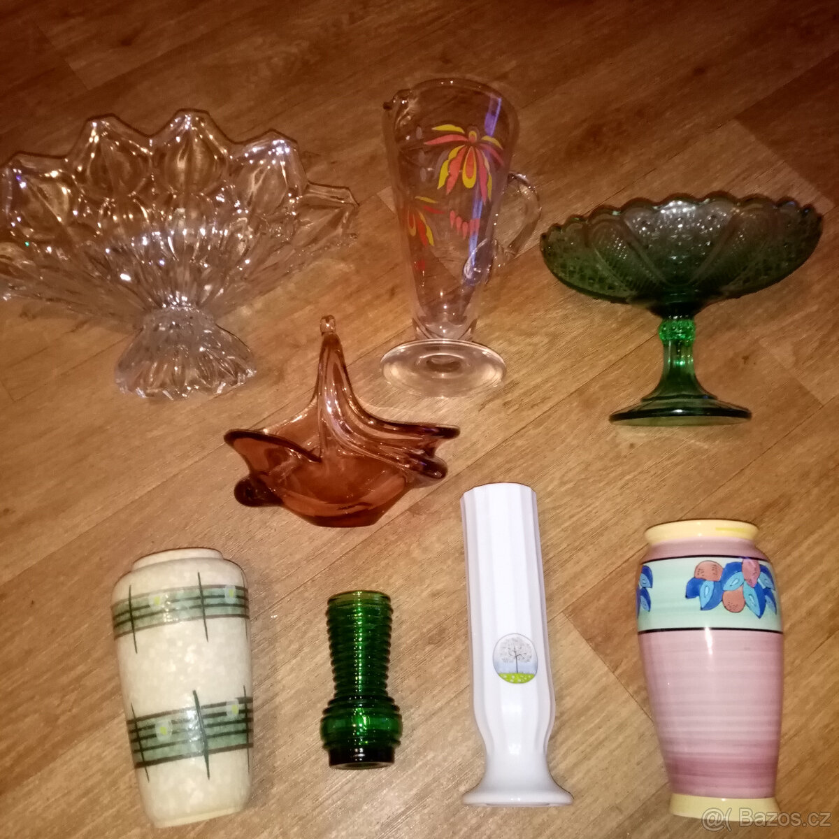 Prodám staré skleněné a keramické vázy, mísy a nástolník