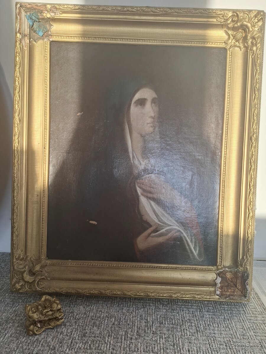 2 obrazy a kříž a mosazný lustr