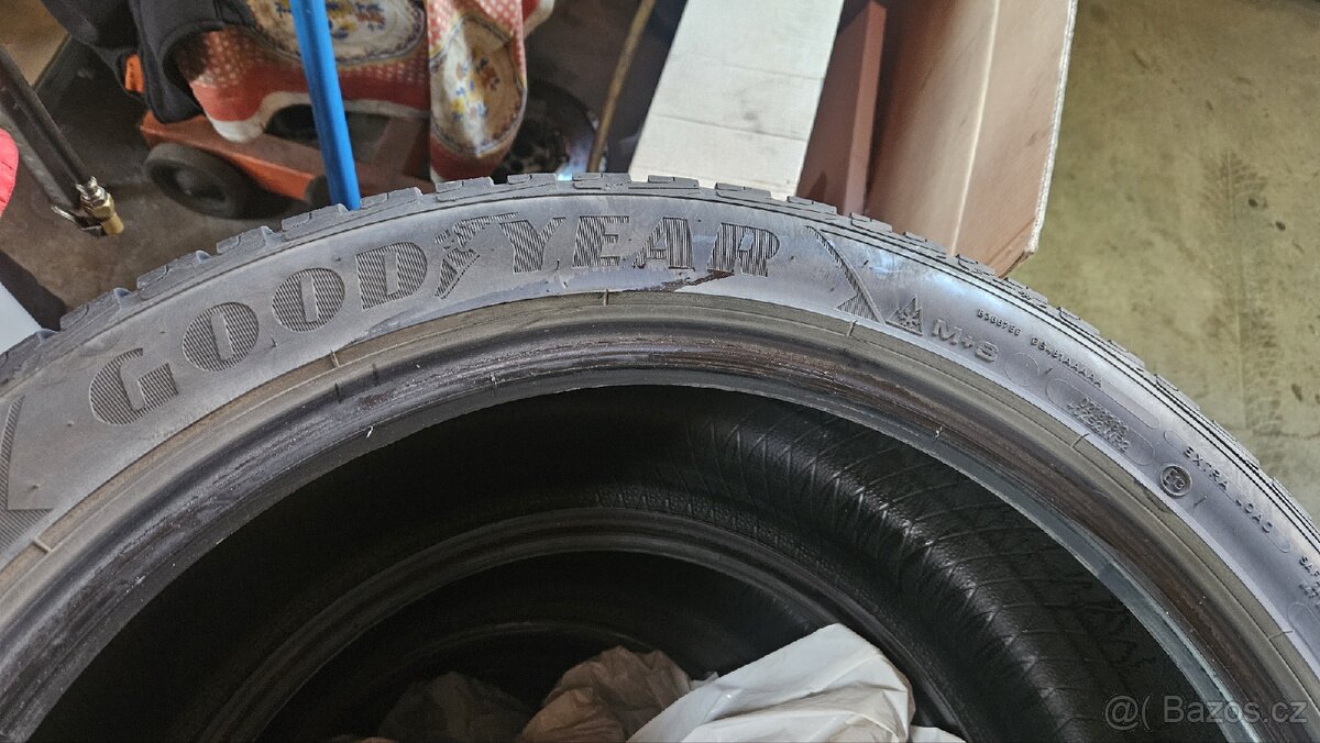 245/45R18 100V