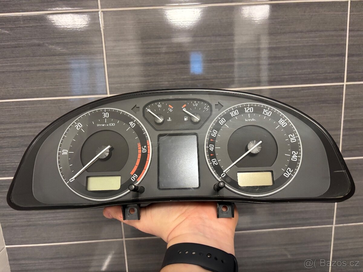 Budíky Superb 2.5 TDI L&K