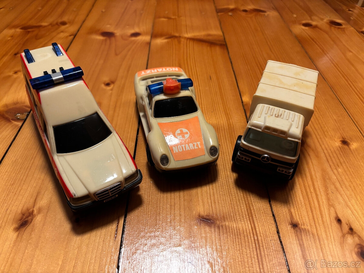 Retro hračky - autíčka - auta - Ambulance - Sanita - Dickie