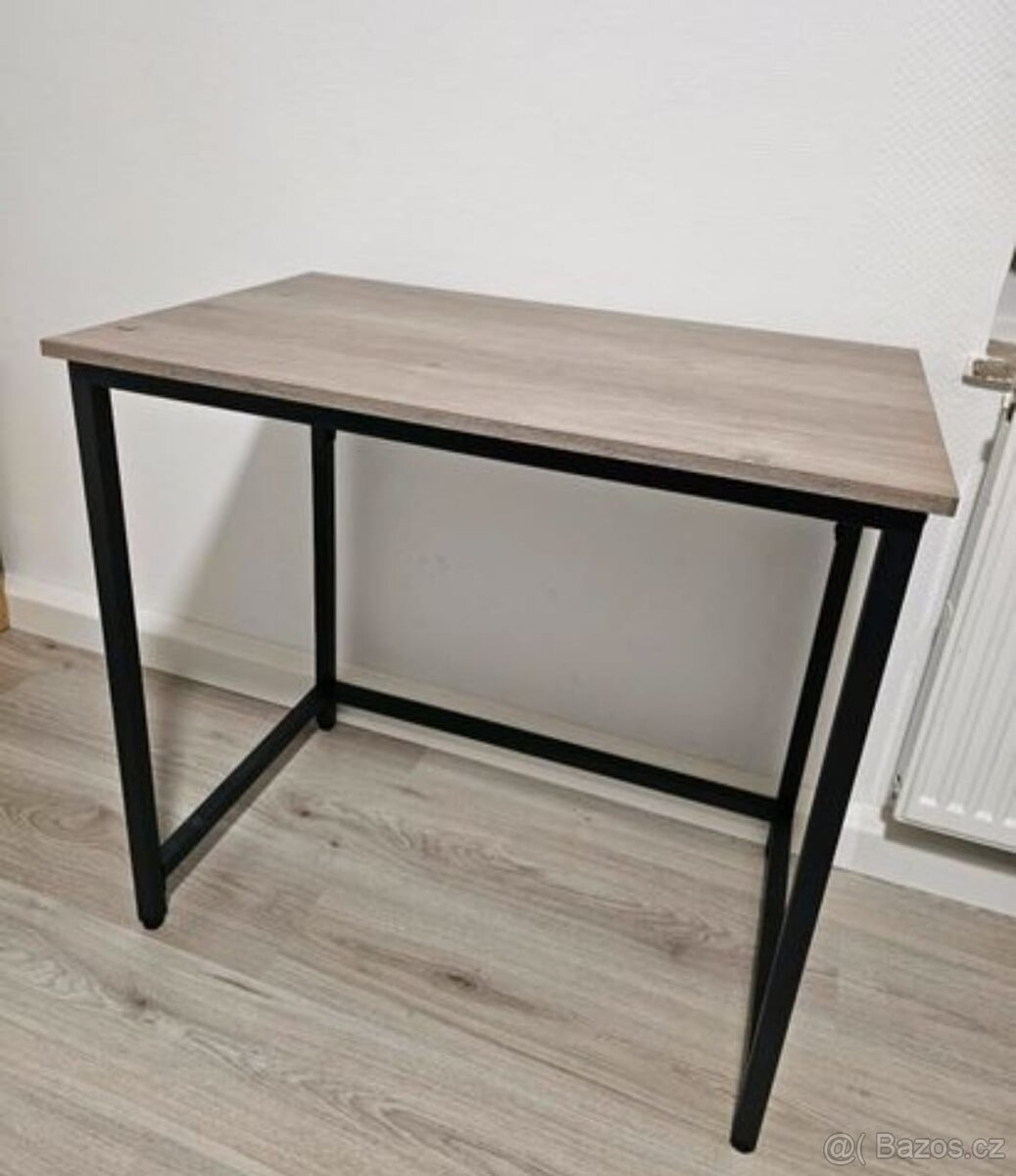 Nový psací stůl