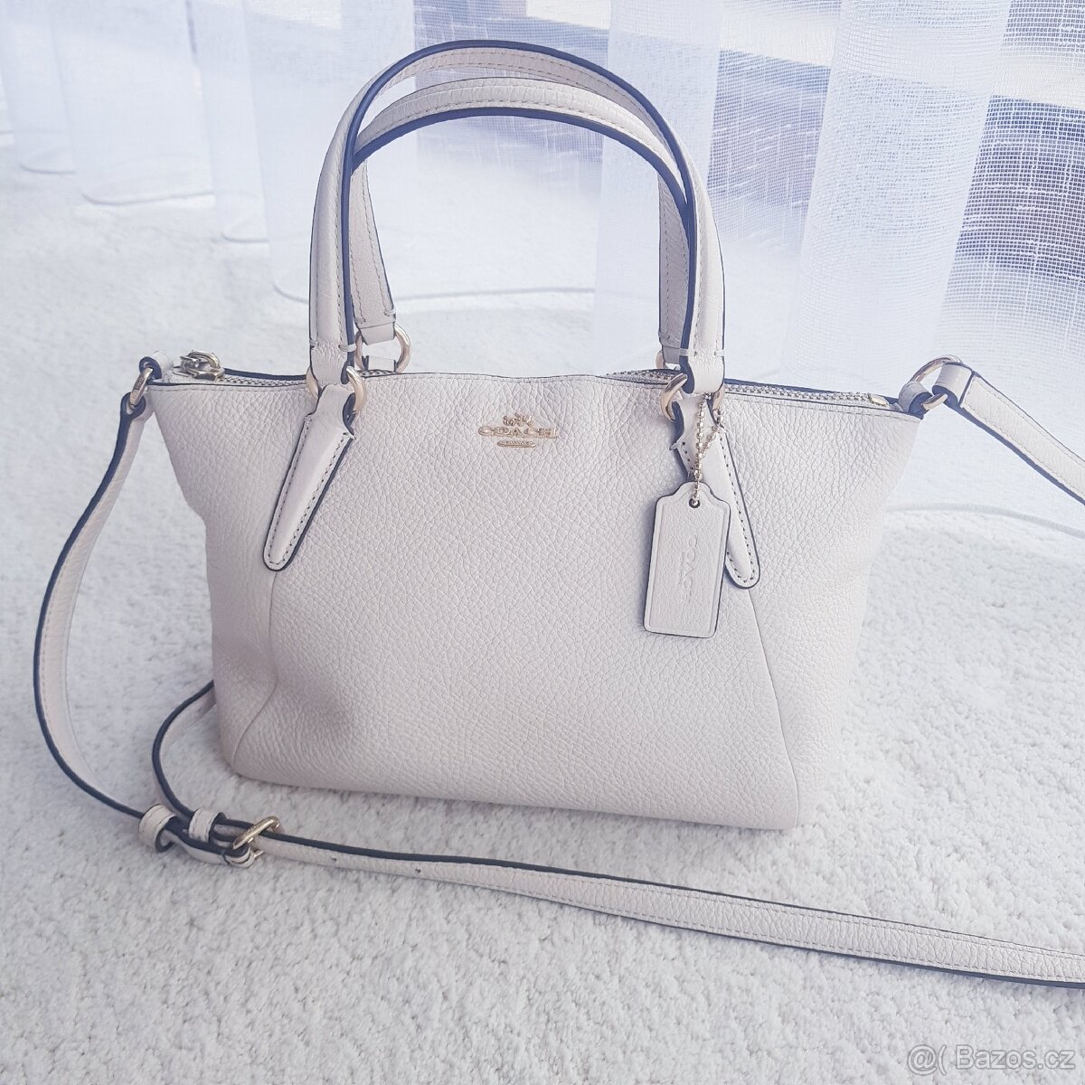 Kožená kabelka crossbody Coach