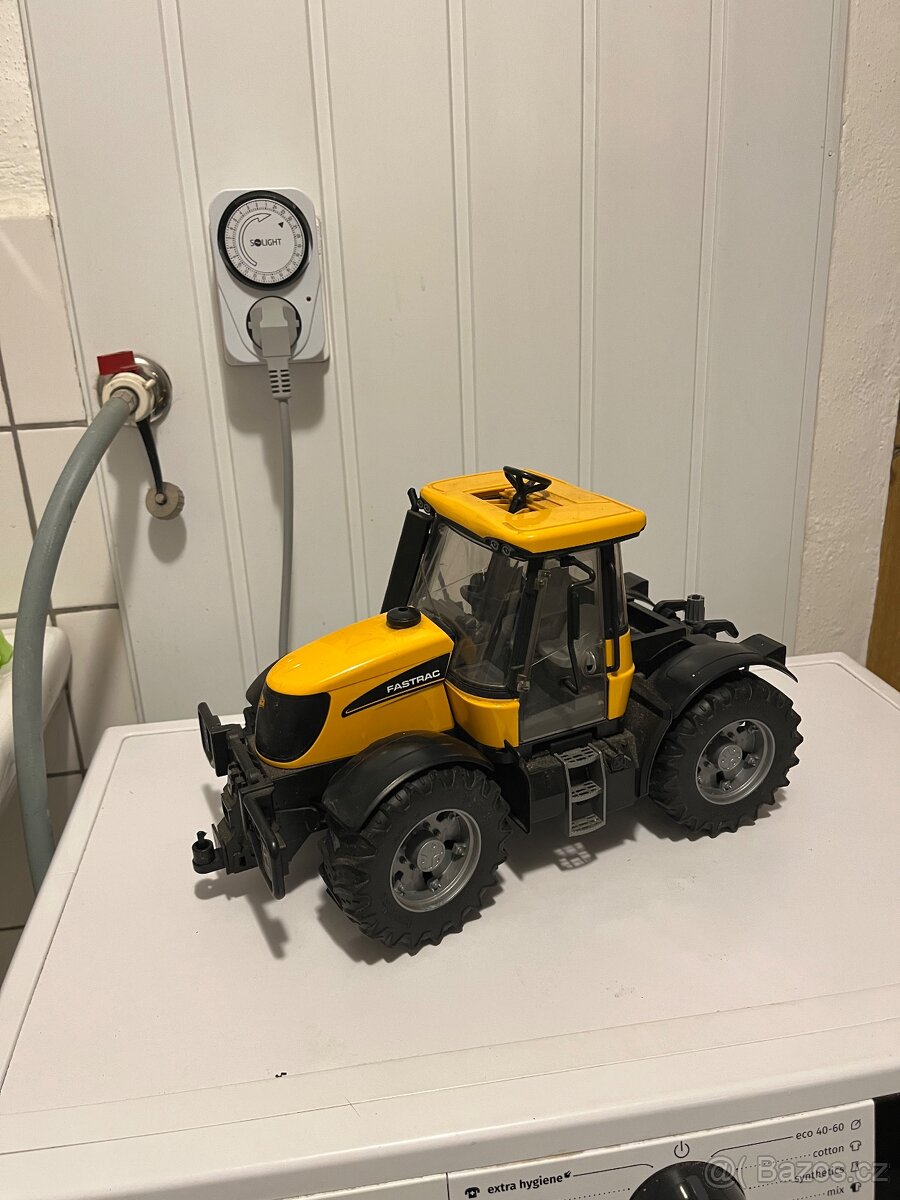 Traktor JCB fastrac 3220 - Bruder 3030