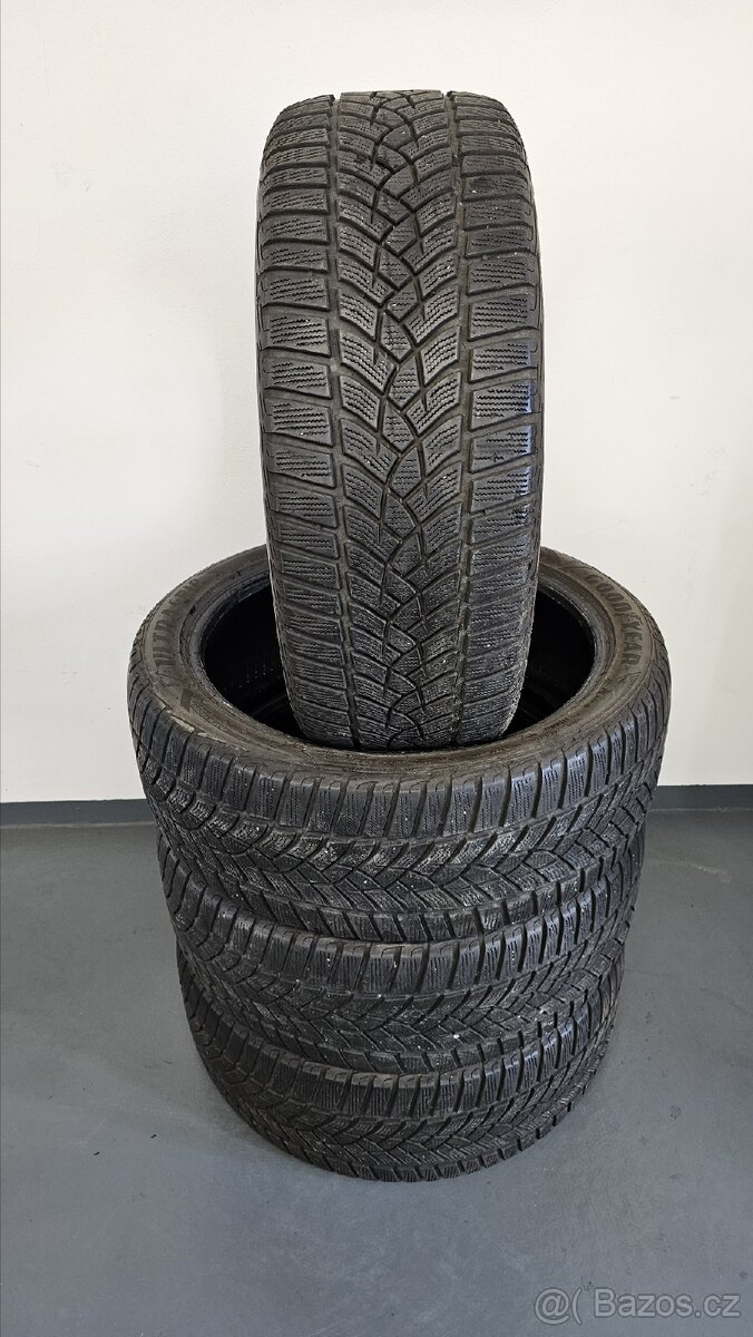 Zimní pneumatiky 235/45/20, Goodyear, DOT3120