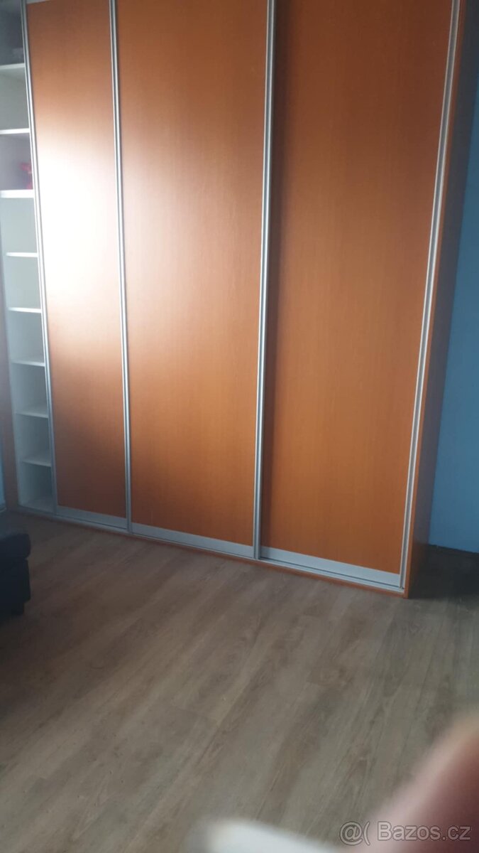 Šatní skříň