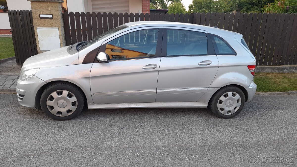 Mercedes B 180