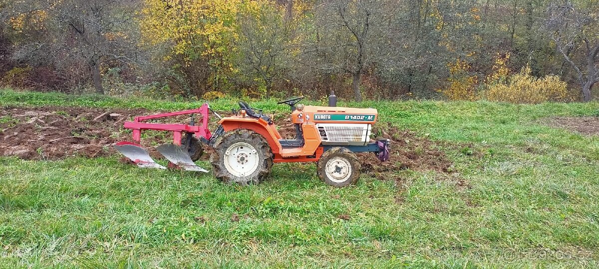Kubota B1402