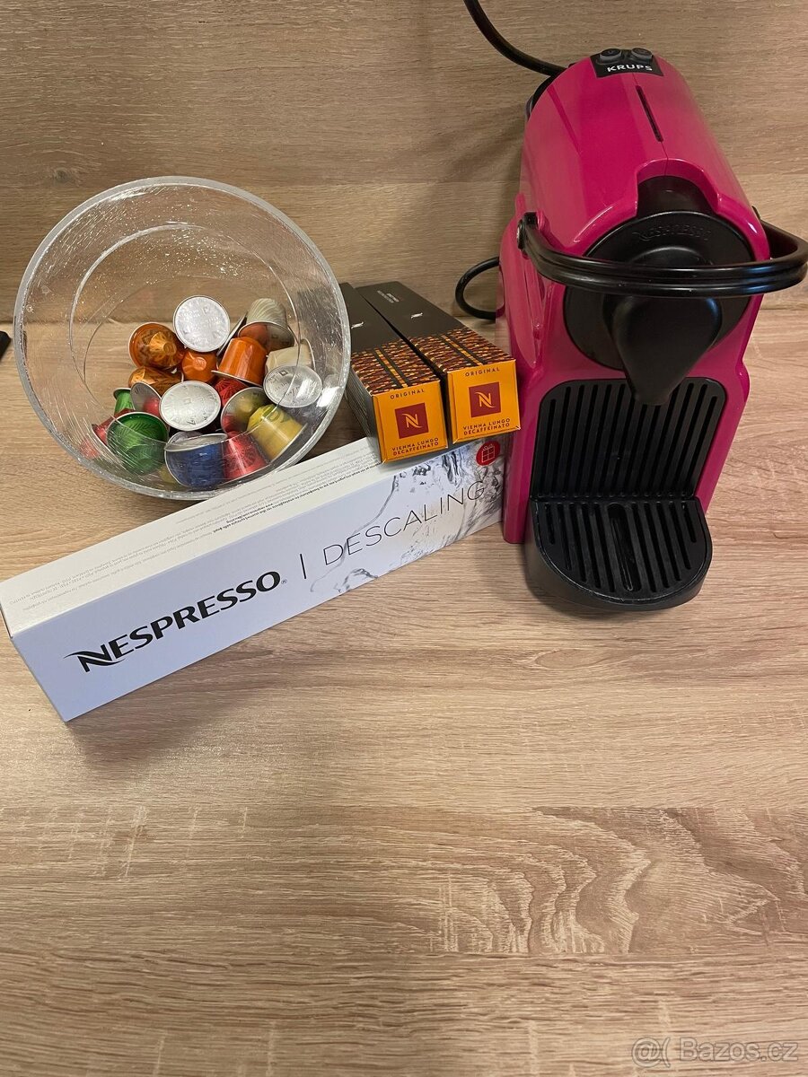 Kávovar Nespresso Krups inissia fuchsia