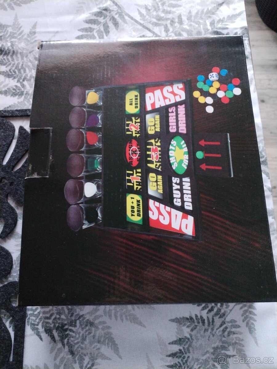 Party stolní hra včetně panáků na vodku