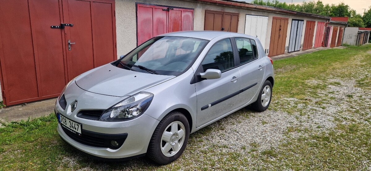 Renault Clio 1.6 Benzín (r. 2006) Automat