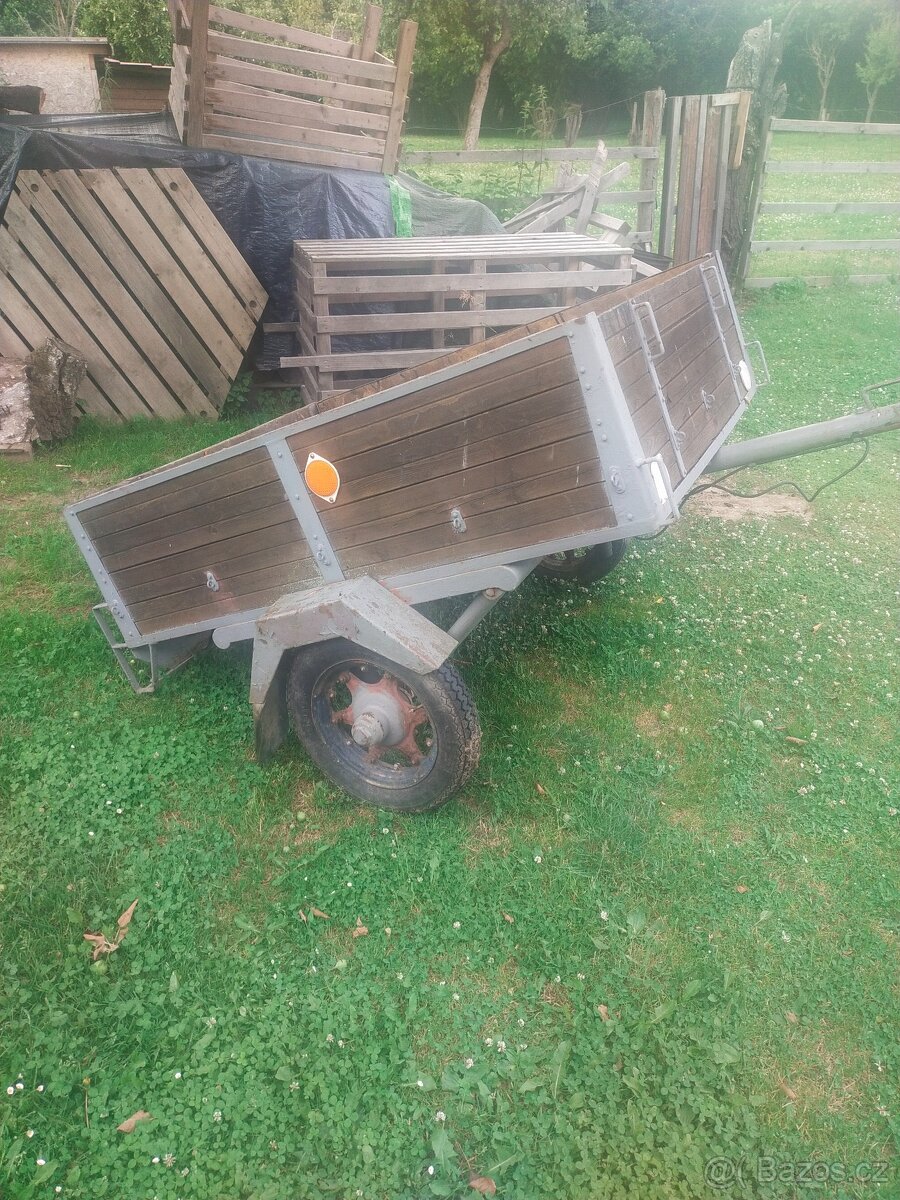 Přívěsný vozík