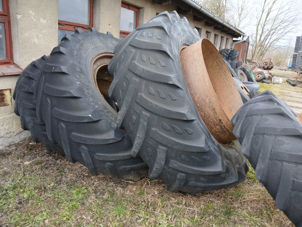Dvojmontáže John Deere 8200