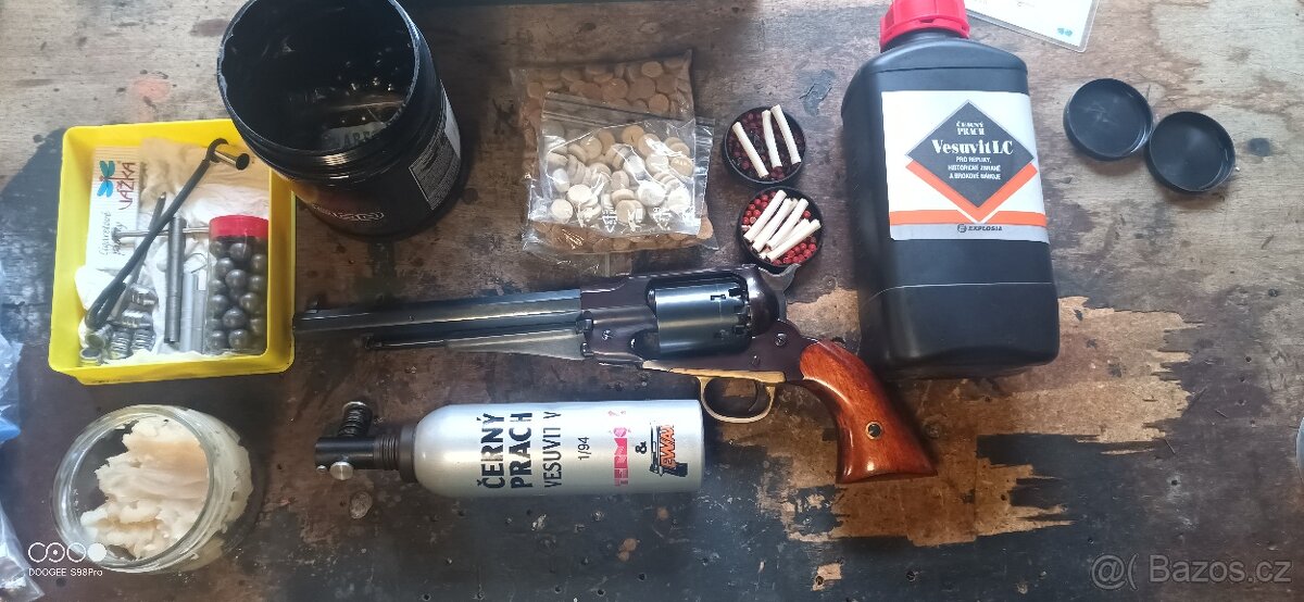 Perkusní revolver 1858