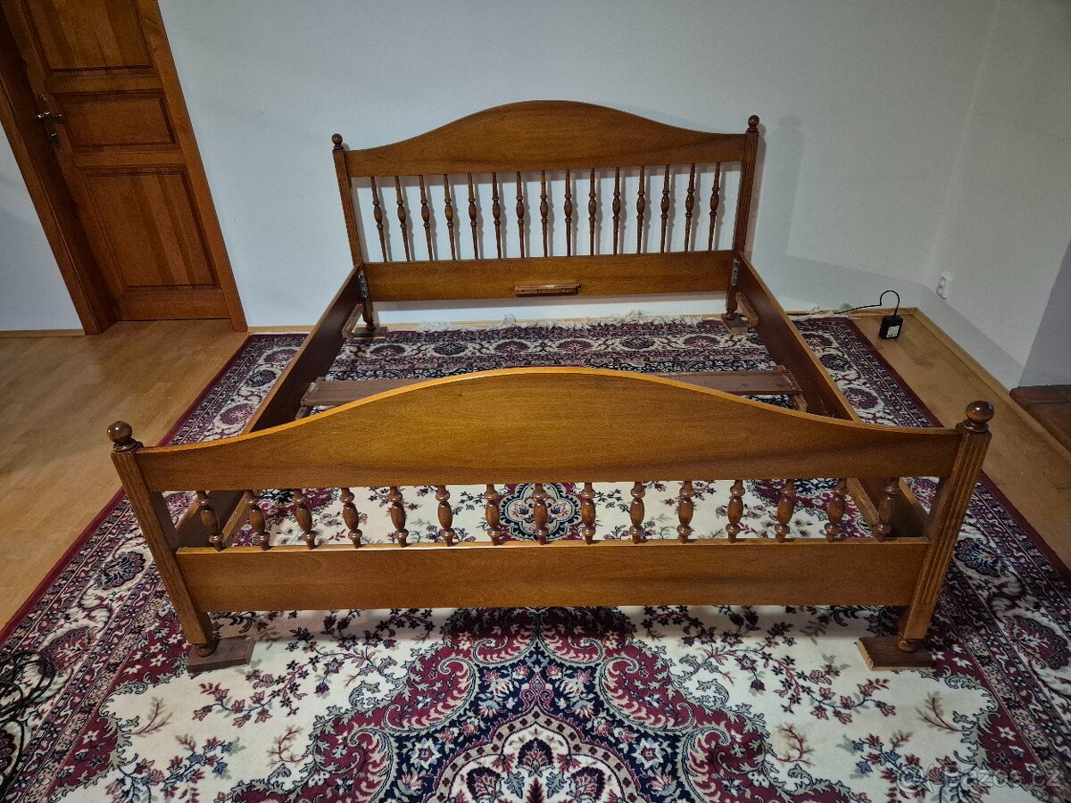 Prodám manželskou postel