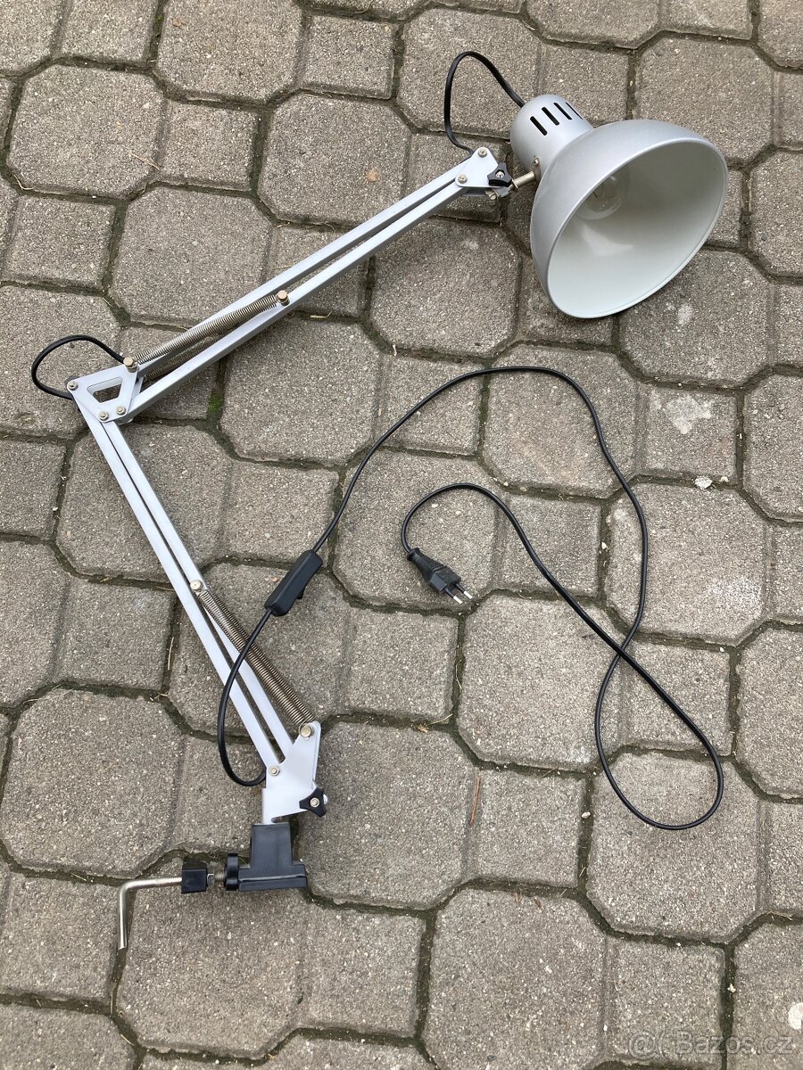 Stolní lampa