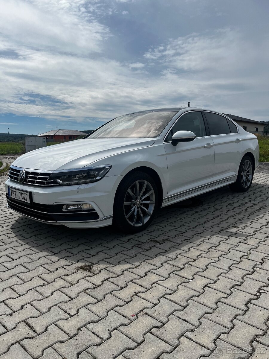 Volkswagen Passat R-Line 110kW 2.0TDi aut., tažné,panorama