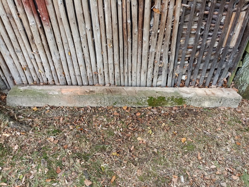 Betonové patky k telegrafním sloupům - 2 kusy