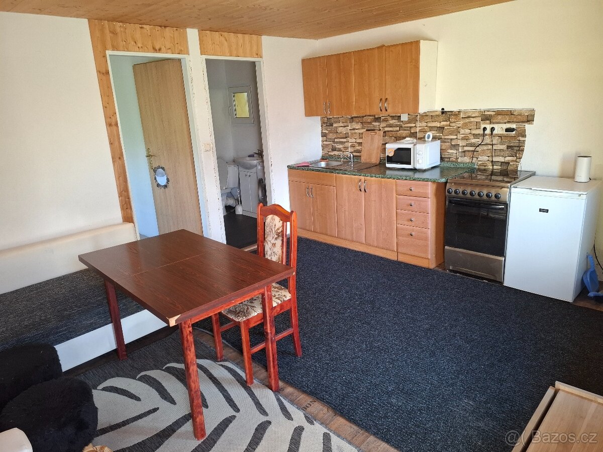 Pronájmu útulný malý domek 2+kk Blansko-Techov