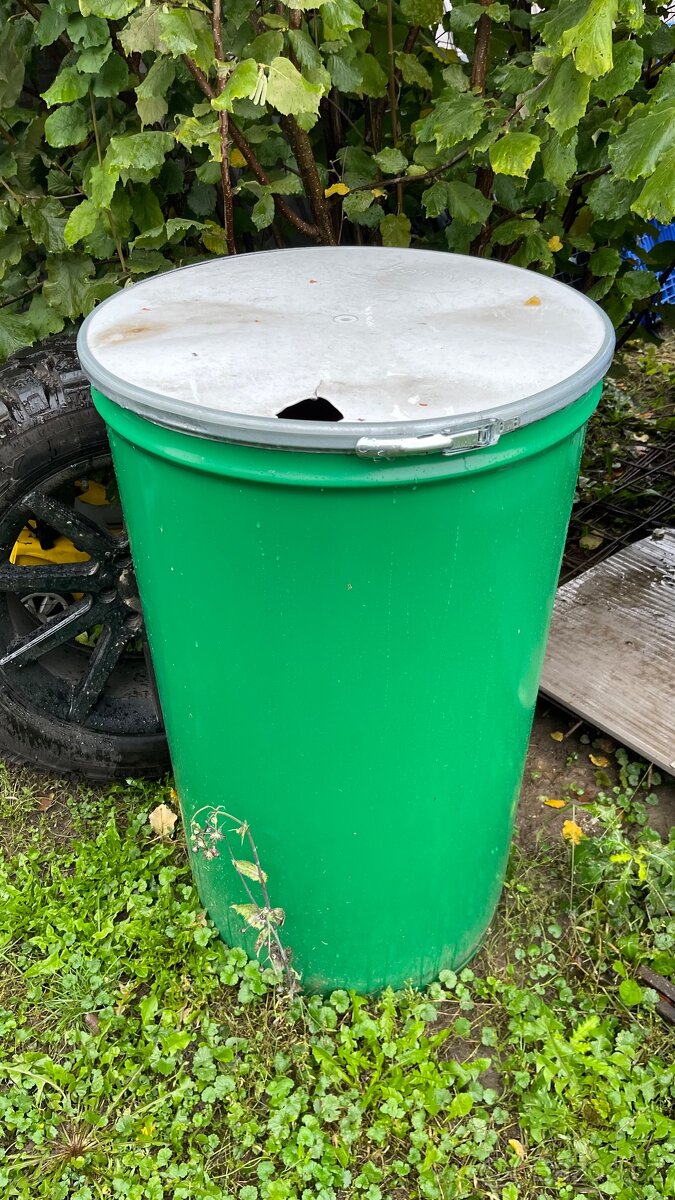 Sud/ barel s víkem