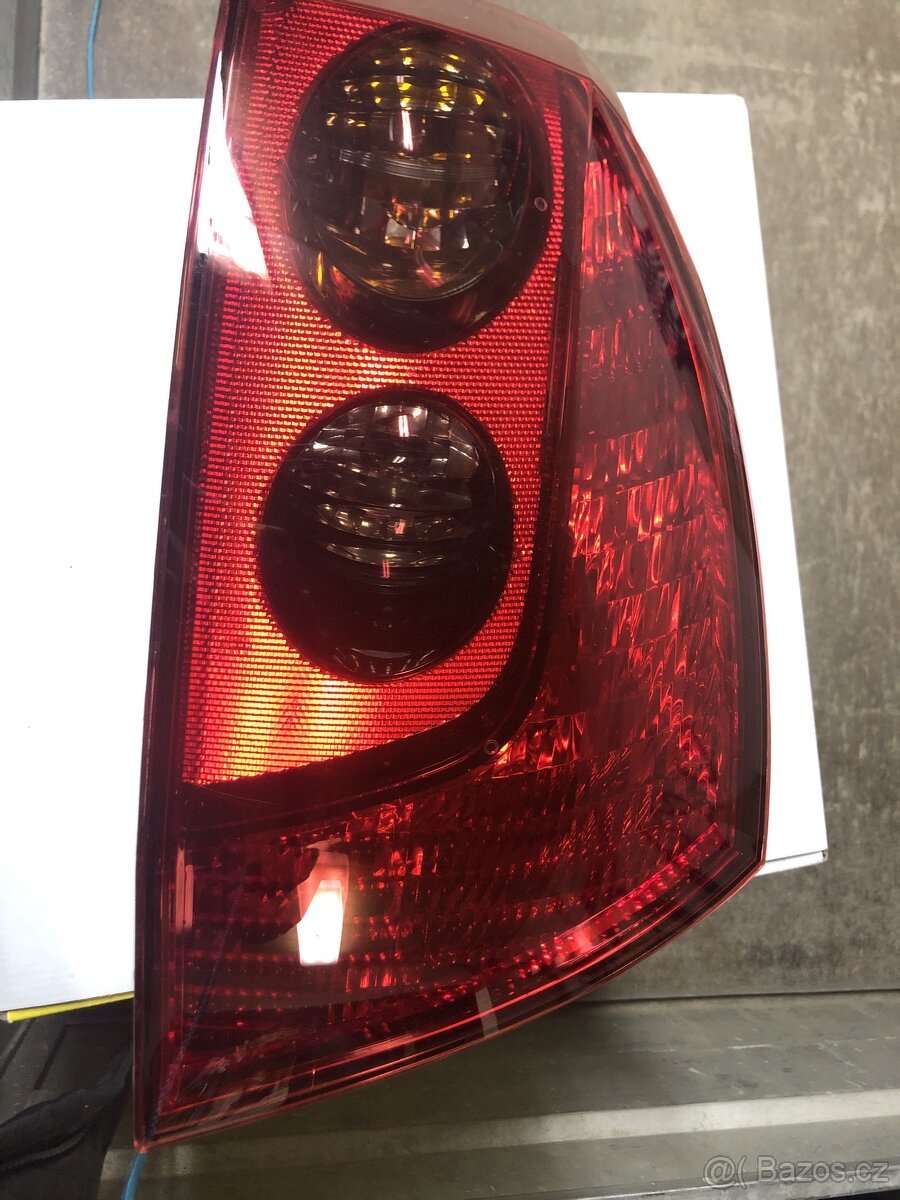 LZ světlo Peugeot 407