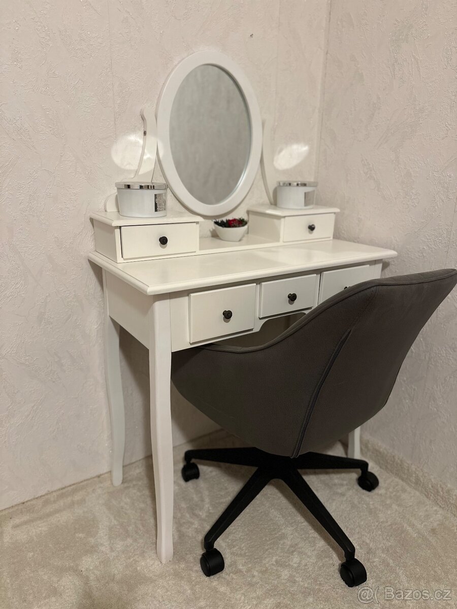 Kosmeticky stolecek