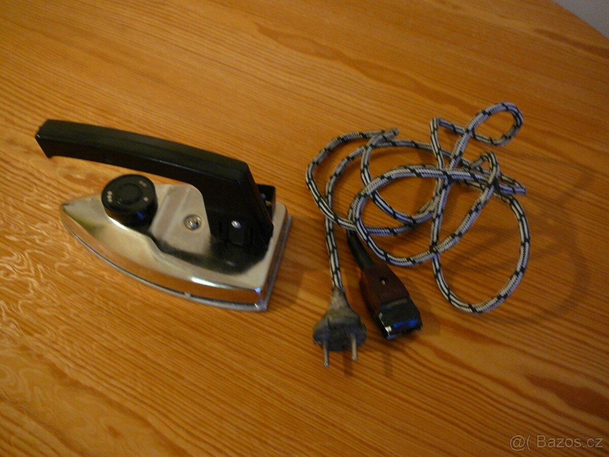 cestovní žehlička