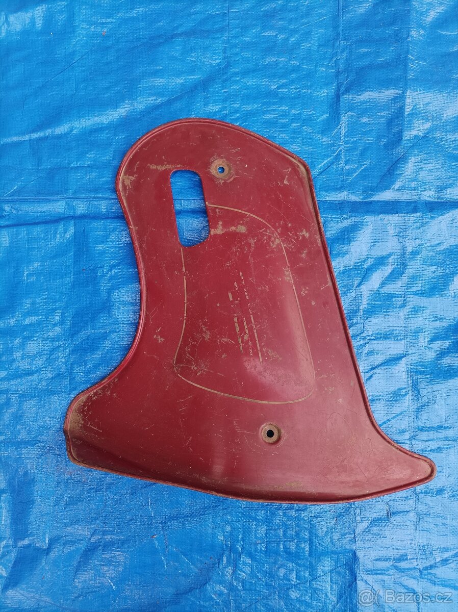 Boční plechový kryt JAWA č. 1