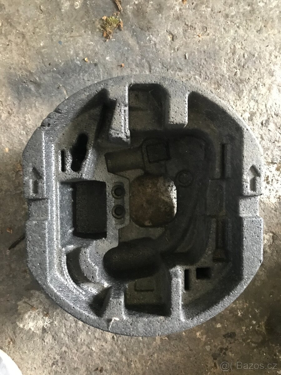 Polystyrenový box na nářadí do rezervy Škoda Fabia 2