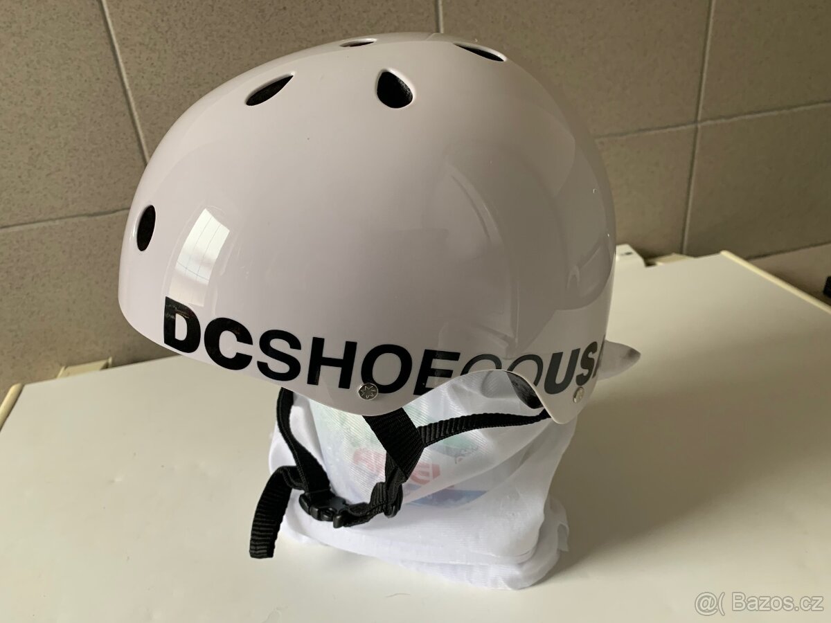 Skate helma DC SHOE, nová, vel. S (54cm)