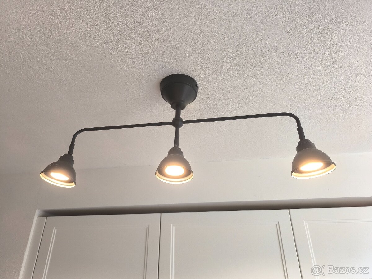 Ikea, trojité stropní bodové osvětlení