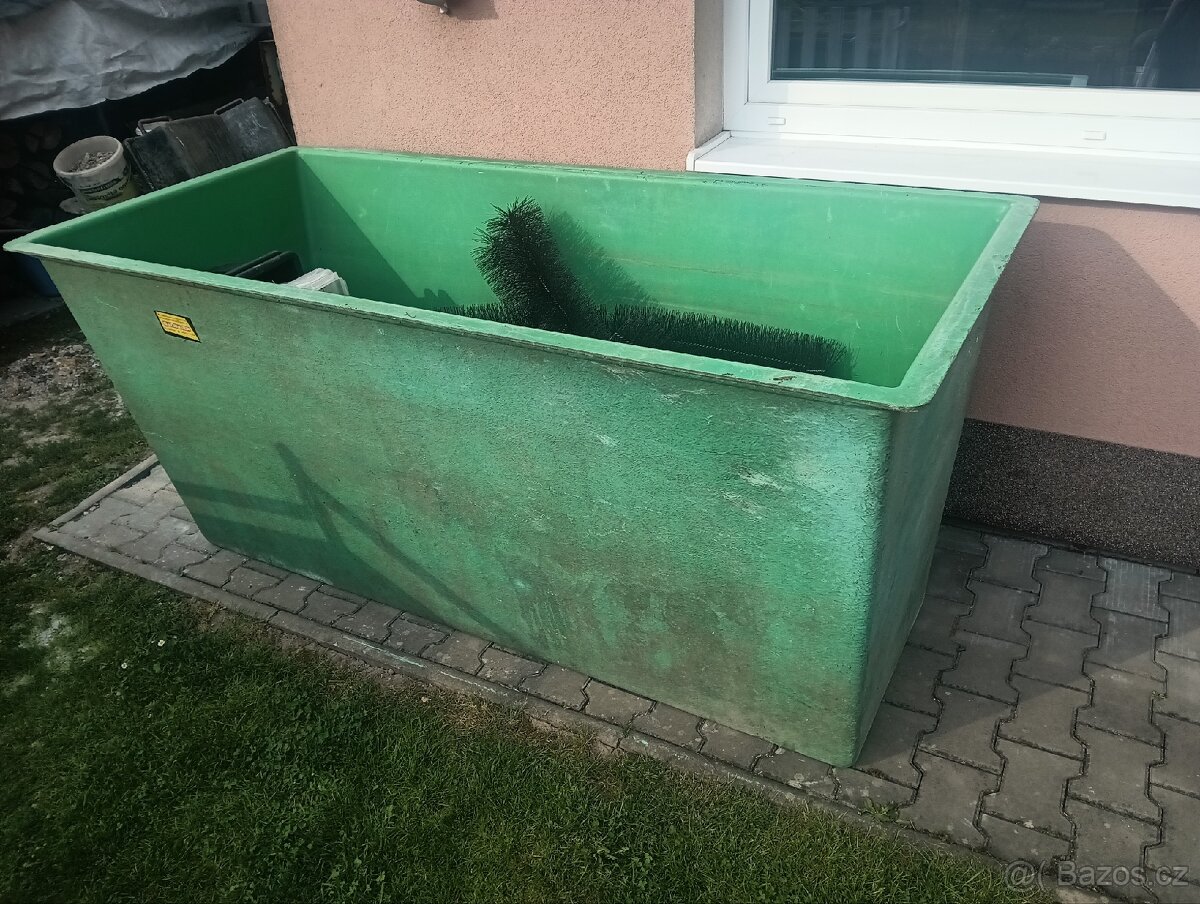 Laminátová nádrž