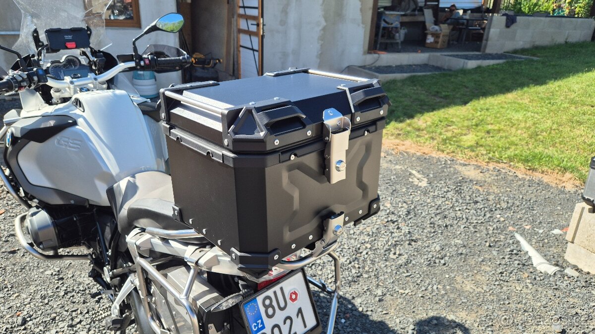 Topcase 36L, alu, s platnou a vnitřním polstrováním