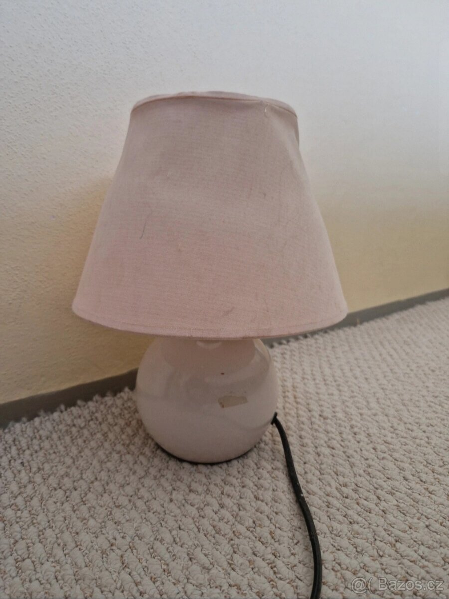 Funkční retro lampička s vypínačem