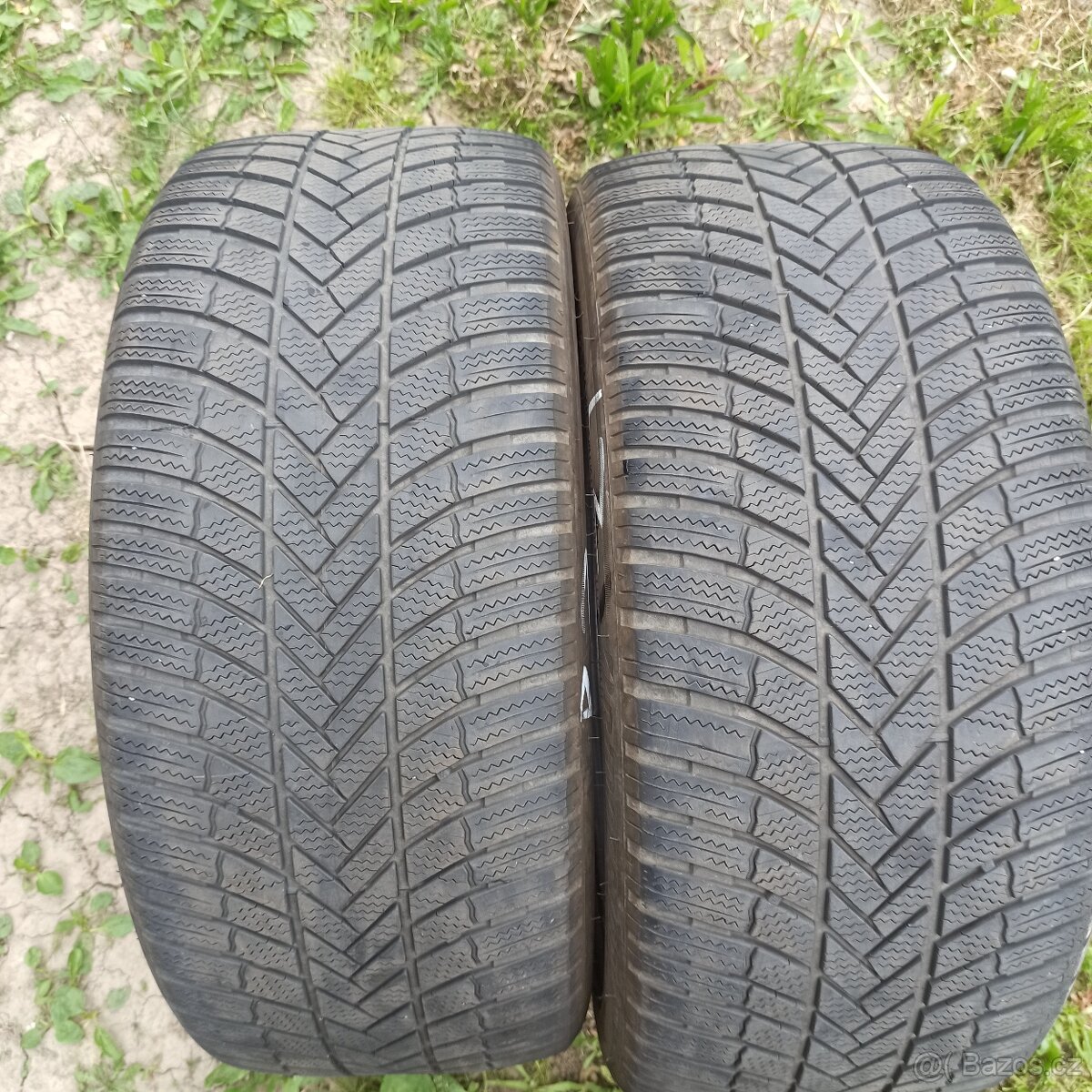 285/40R22