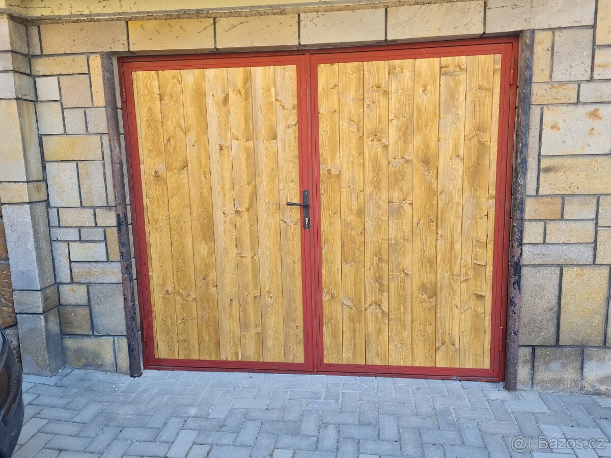 Garážová vrata do š 250cm a v 206cm doprava v ceně