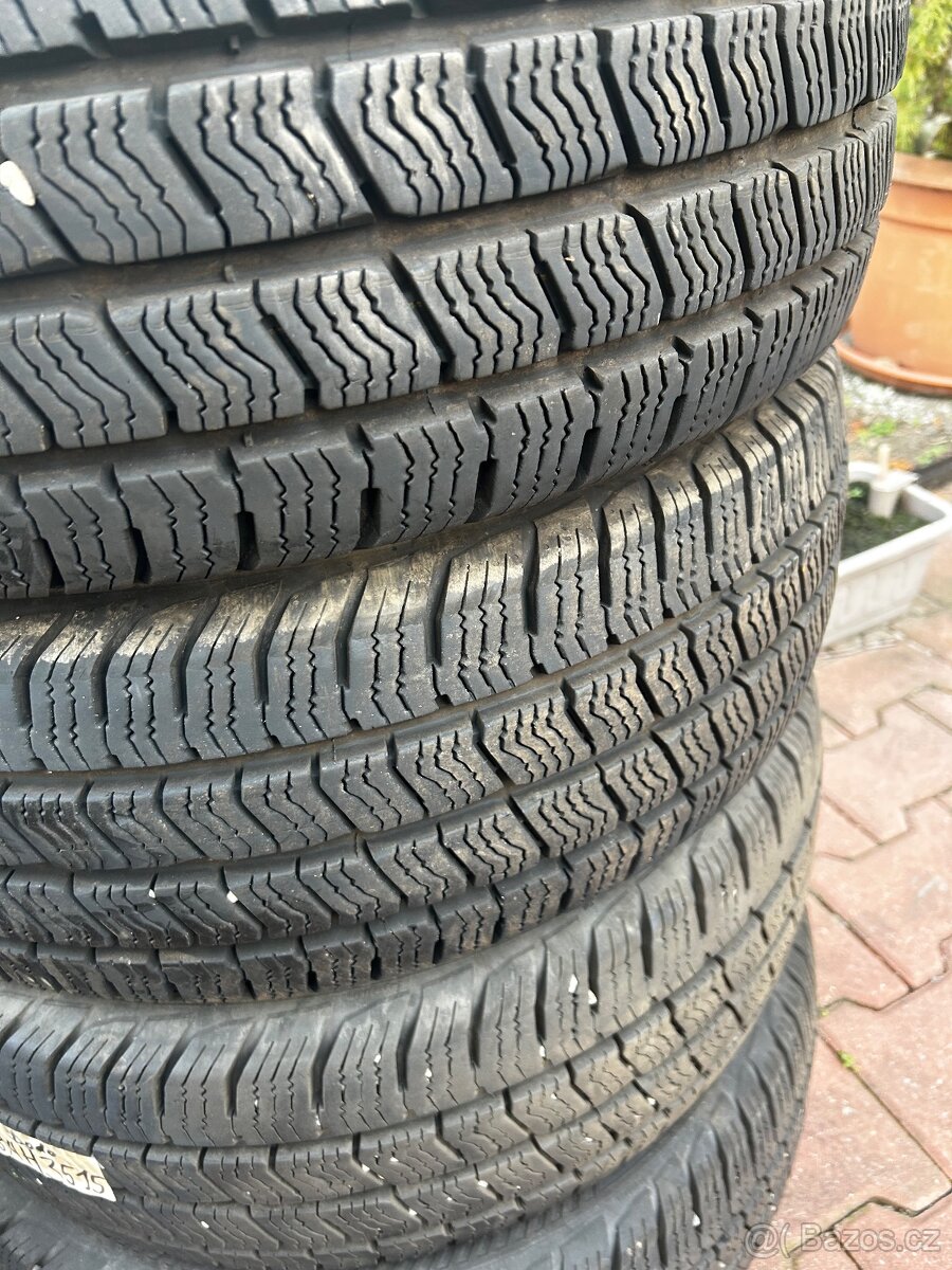 Zimní pneumatiky Barum 215/70/15 C