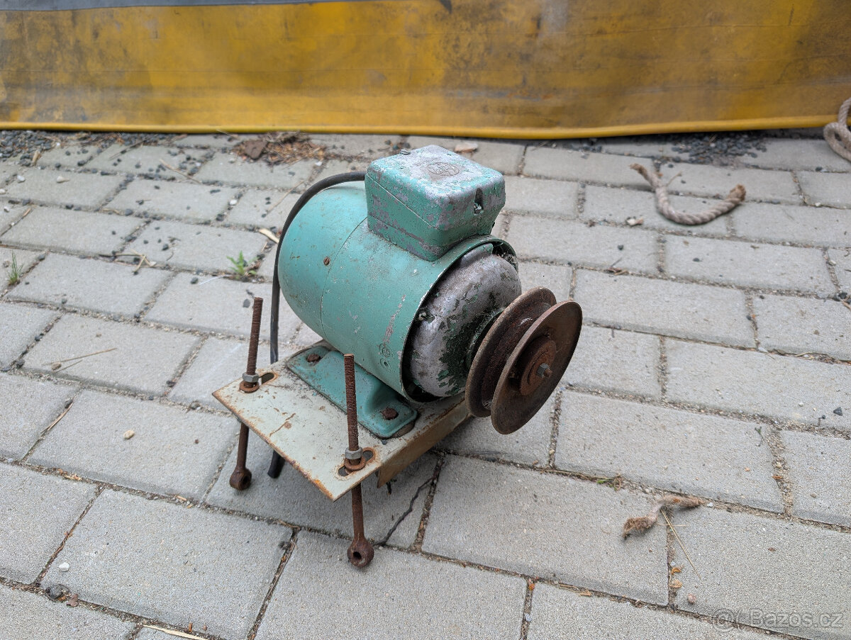 Elektromotor s řemenicí, 550 W